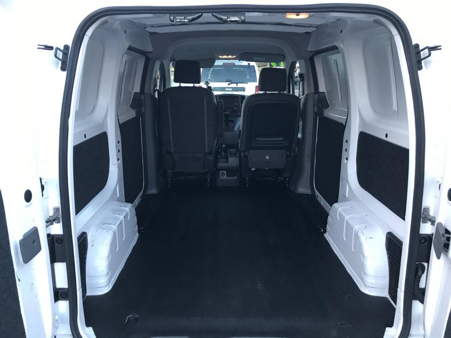 2019 White /Gray Nissan NV200 SV (3N6CM0KN1KK) with an V4 engine, Automatic transmission, located at 577 Chester Pike, Prospect Park, PA, 19076, (610) 237-1015, 39.886154, -75.302338 - Photo#15